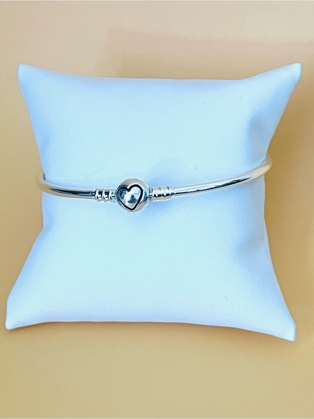 Silver plated bangle bracelet various size with round heart clasp